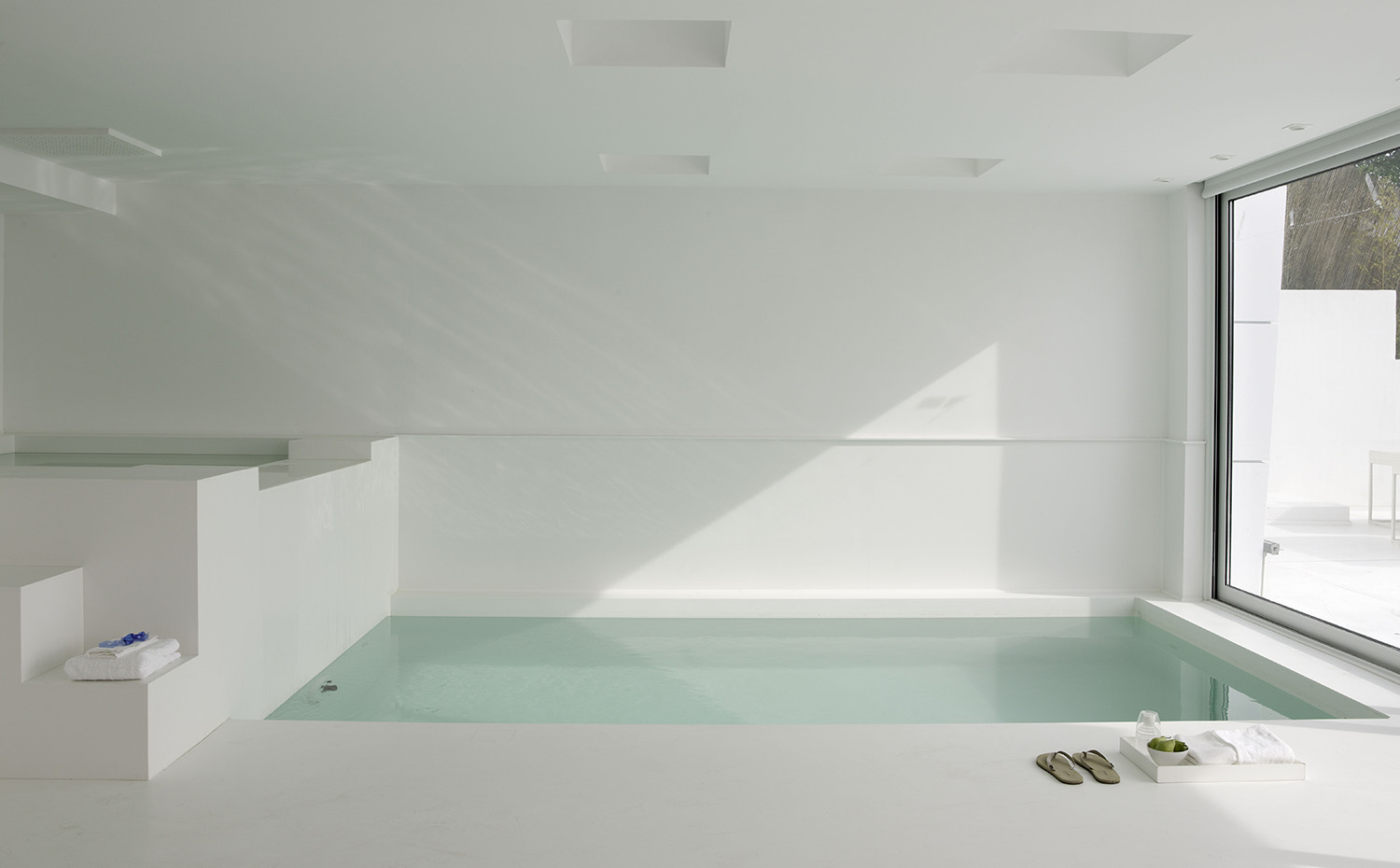zona de SPA de una casa en Sitges del estudio Geinbar